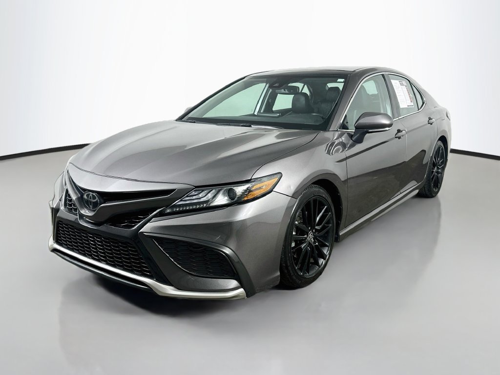 Used 2022 Toyota Camry XSE FWD image 3