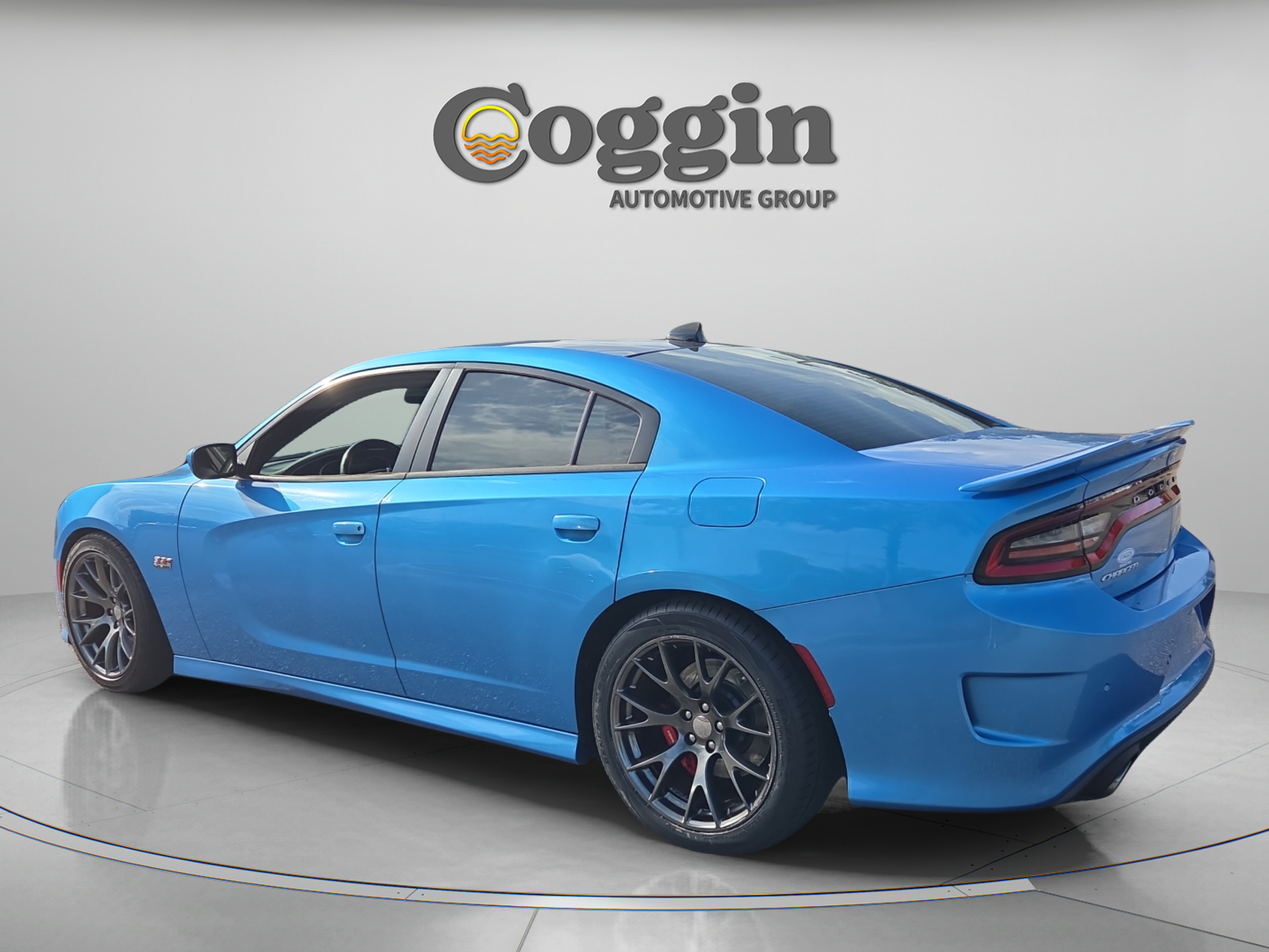Used 2016 Dodge Charger SRT w/ Harman/Kardon Audio Group RWD image 3