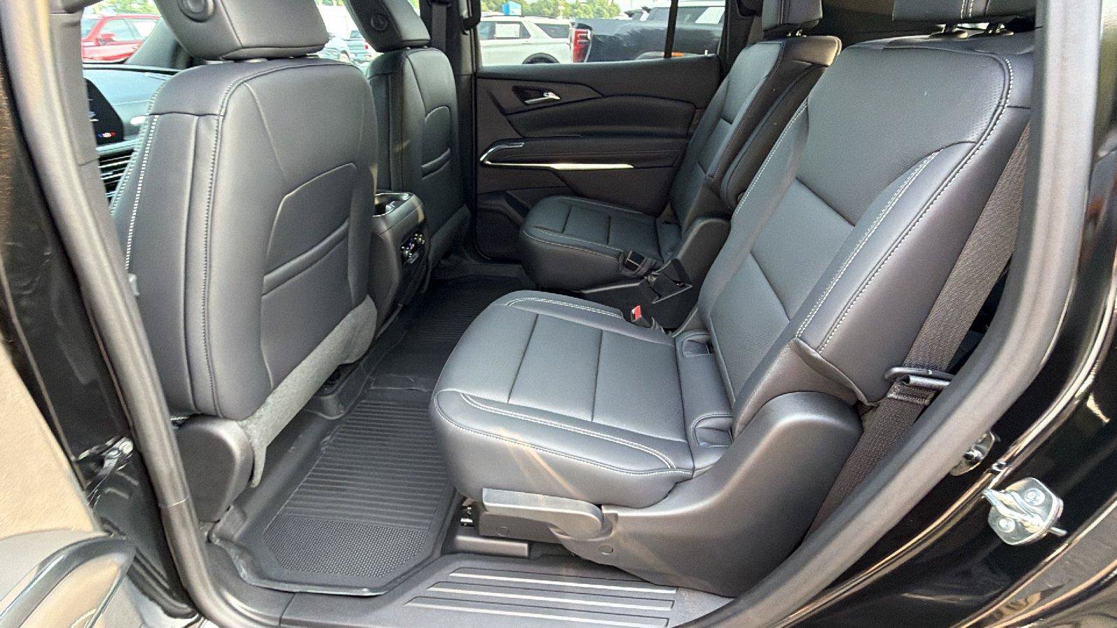 New 2027 Chevrolet Traverse LT w/ Midnight/Sport Edition FWD image 23