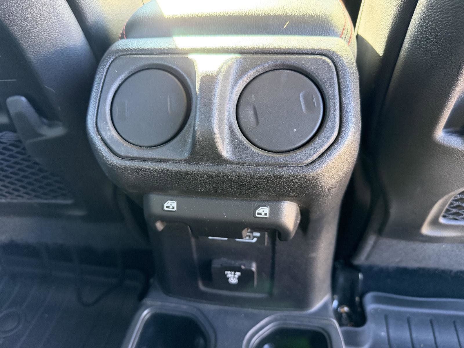 Used 2020 Jeep Gladiator Rubicon AWD/4WD image 25