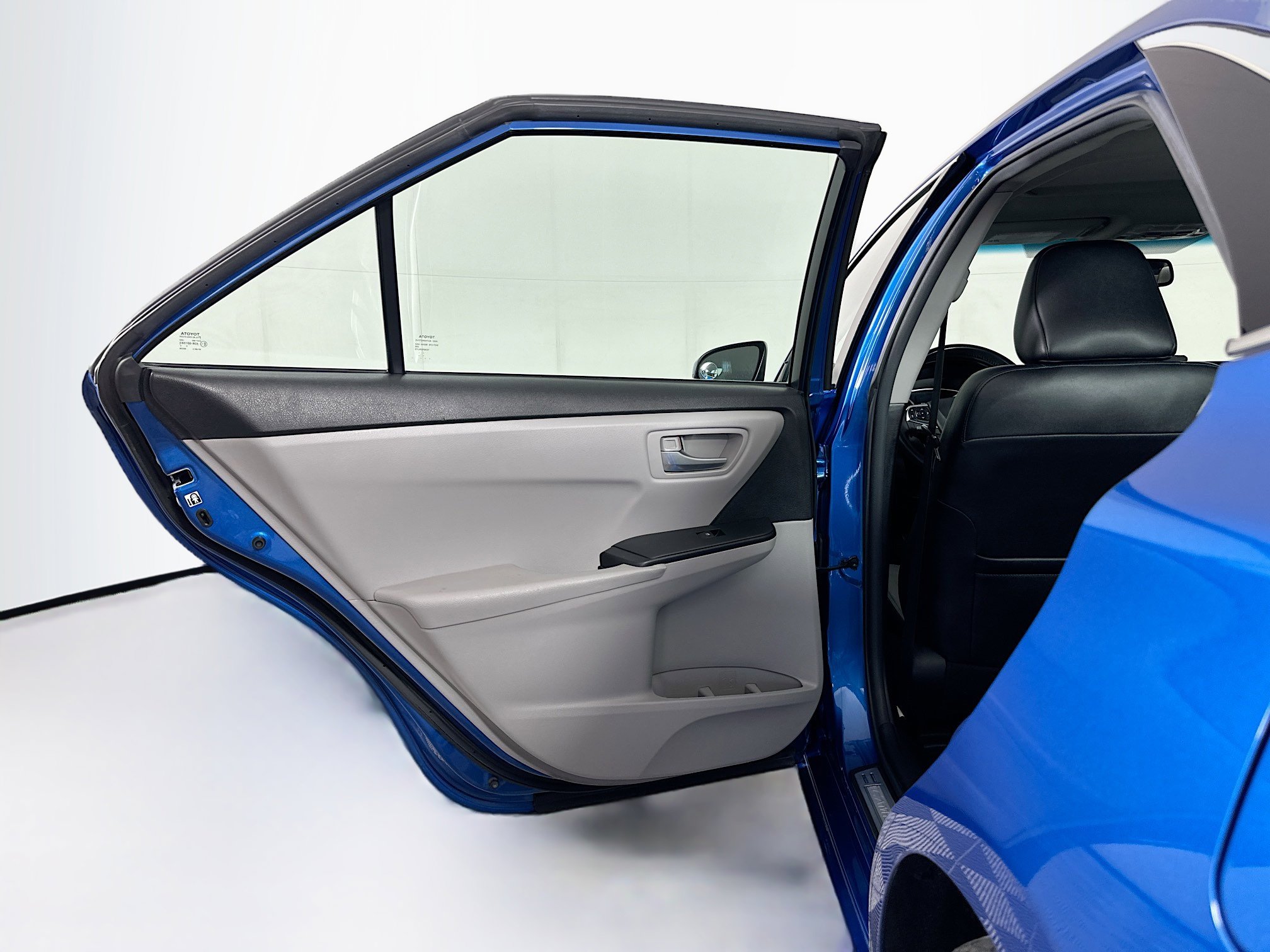 Used 2017 Toyota Camry SE w/ Moonroof Package FWD image 26