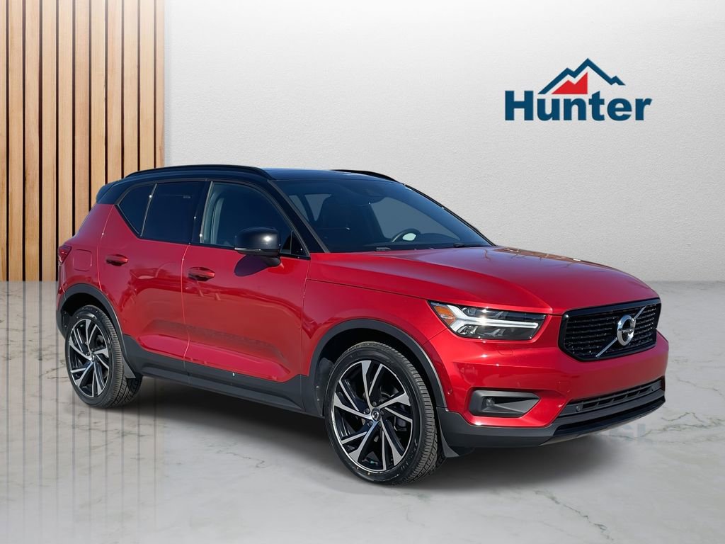 Used 2022 Volvo XC40 T4 R-Design w/ Advanced Package image 1