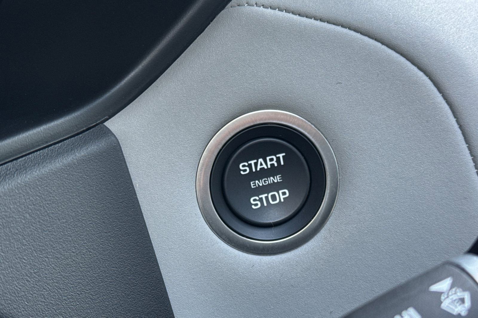 Used 2025 Land Rover Range Rover Velar Dynamic SE image 26