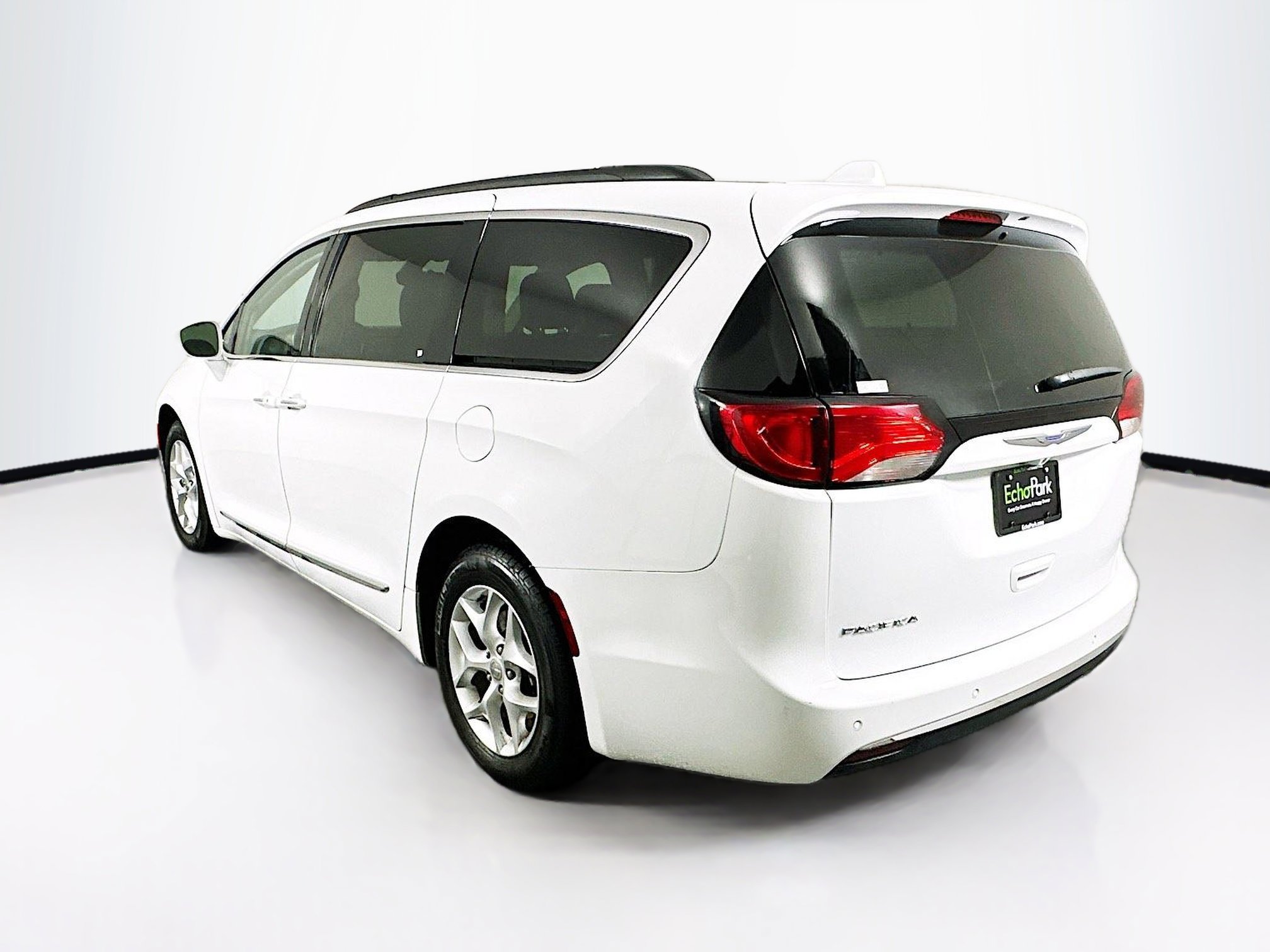 Used 2017 Chrysler Pacifica Touring-L w/ Tire & Wheel Group image 5