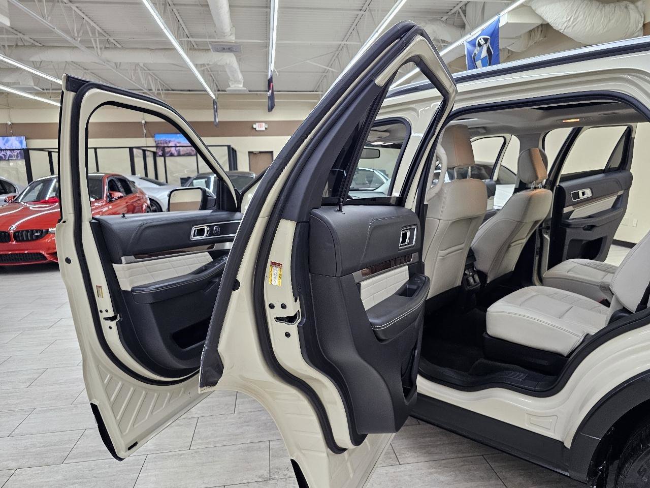 Used 2018 Ford Explorer Platinum image 17