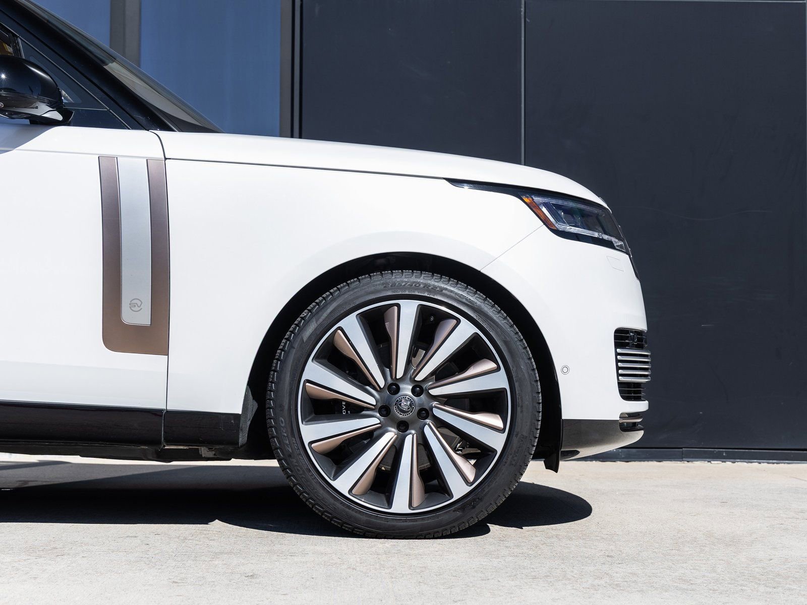 Used 2022 Land Rover Range Rover SV image 11