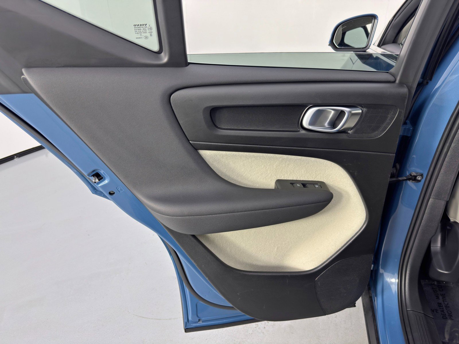 Used 2023 Volvo XC40 B5 Ultimate image 44