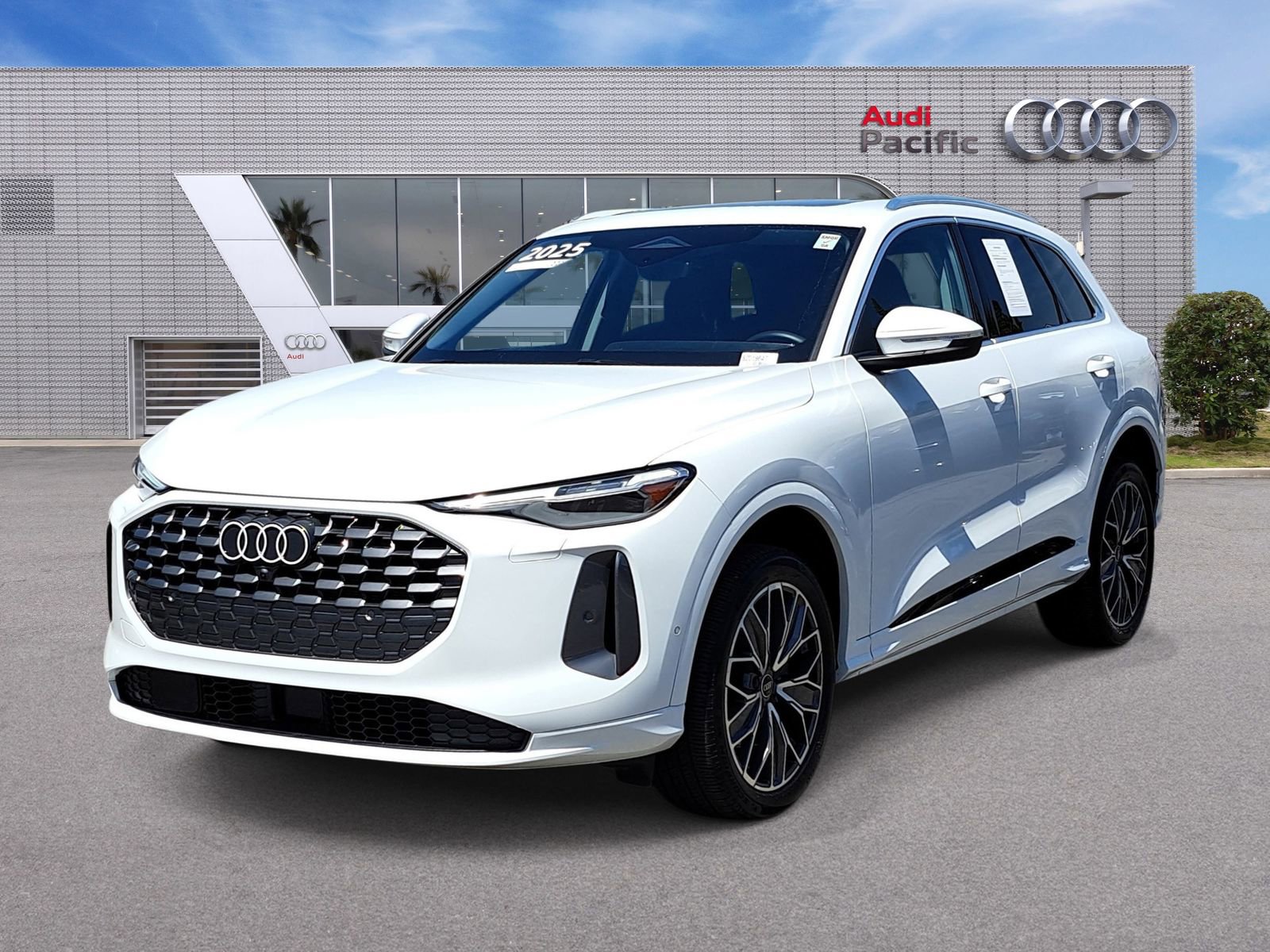 Certified 2025 Audi Q5 Premium Plus w/ Premium Plus AWD/4WD image 1