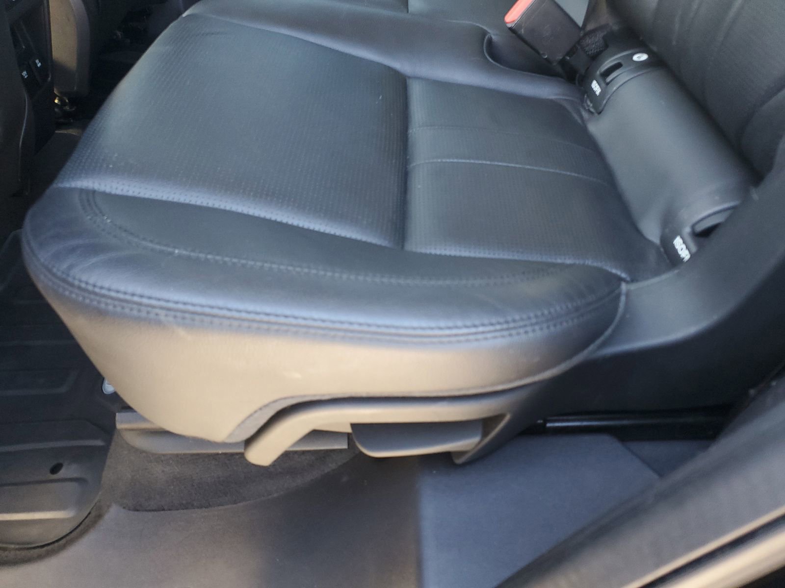Used 2018 Land Rover Discovery Sport HSE AWD/4WD image 14
