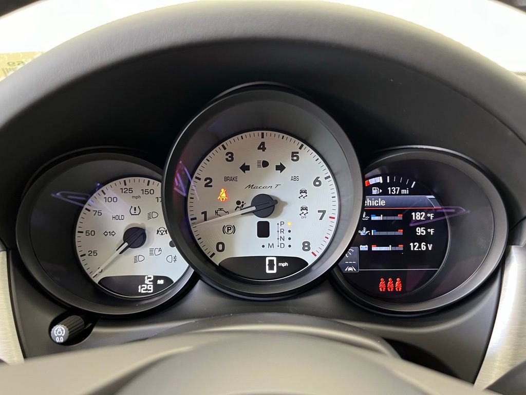 Certified 2025 Porsche Macan Turbo image 10