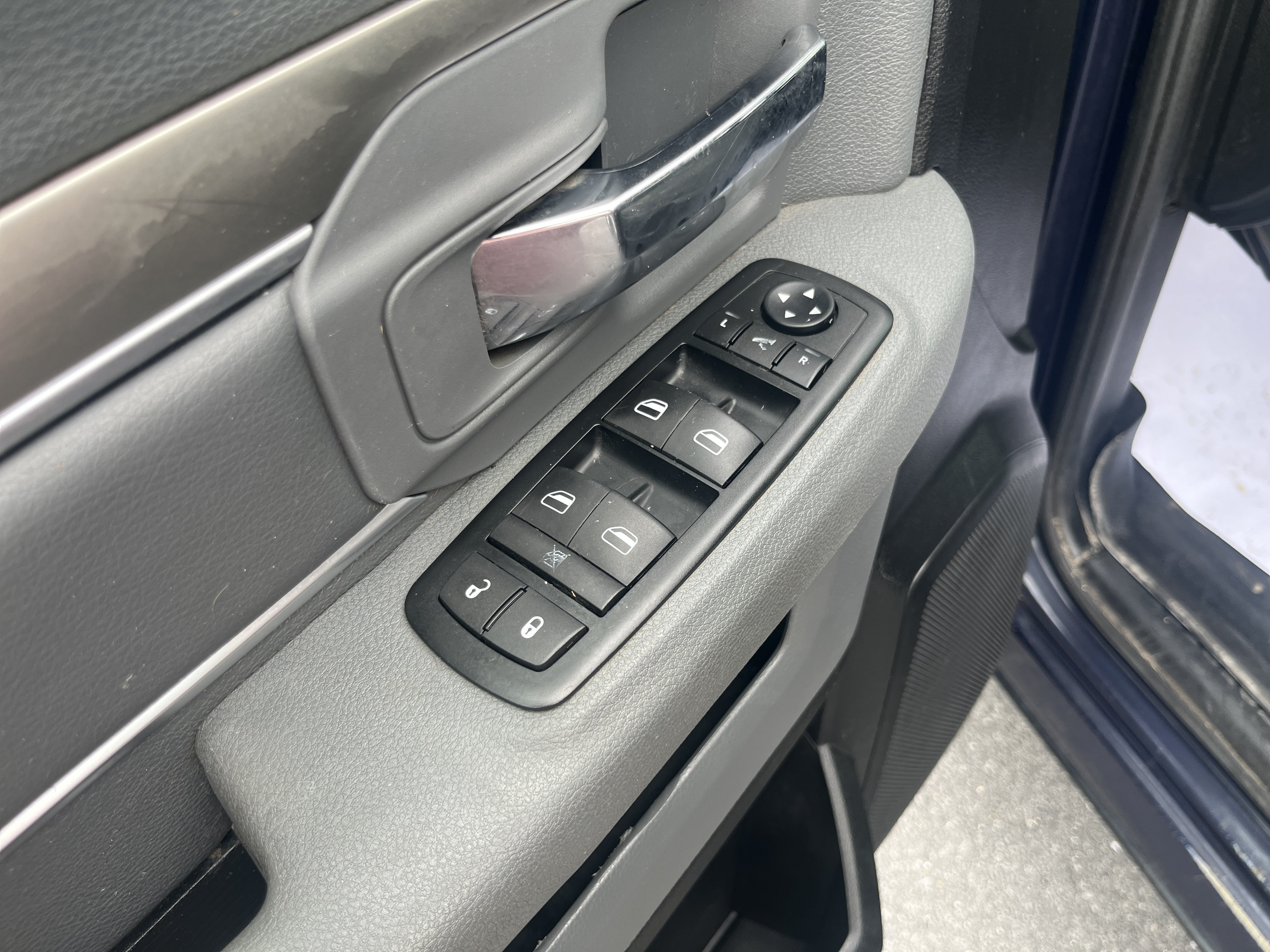 Used 2015 RAM 1500 Outdoorsman AWD/4WD image 18