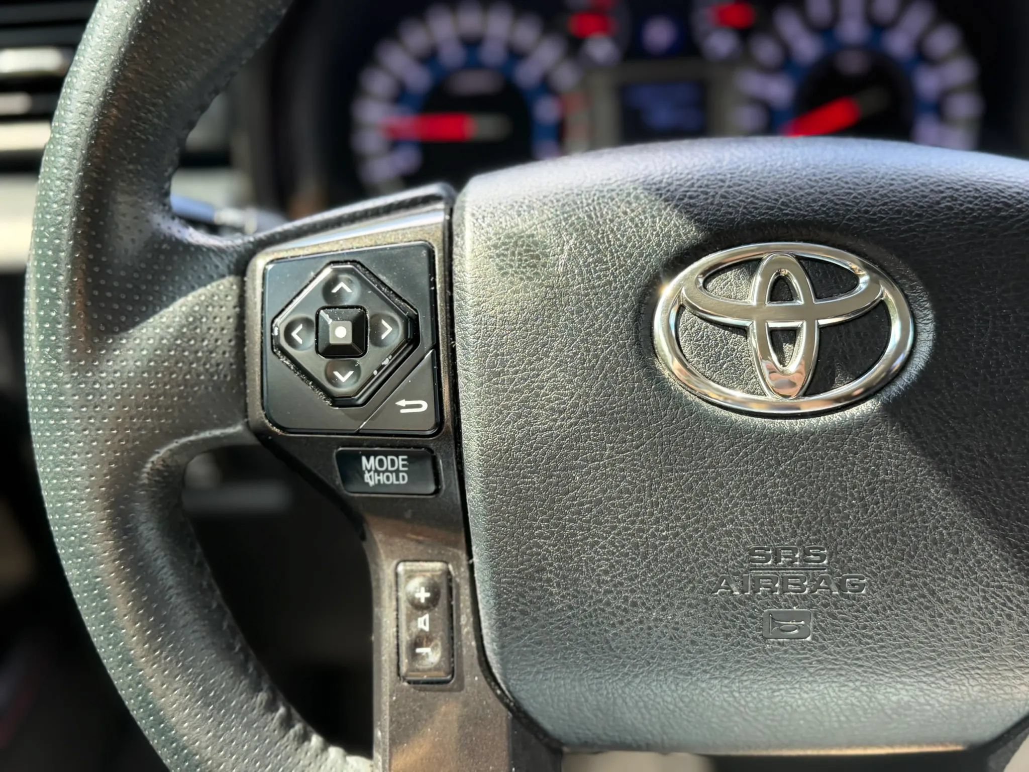 Used 2018 Toyota 4Runner TRD Off-Road AWD/4WD image 24