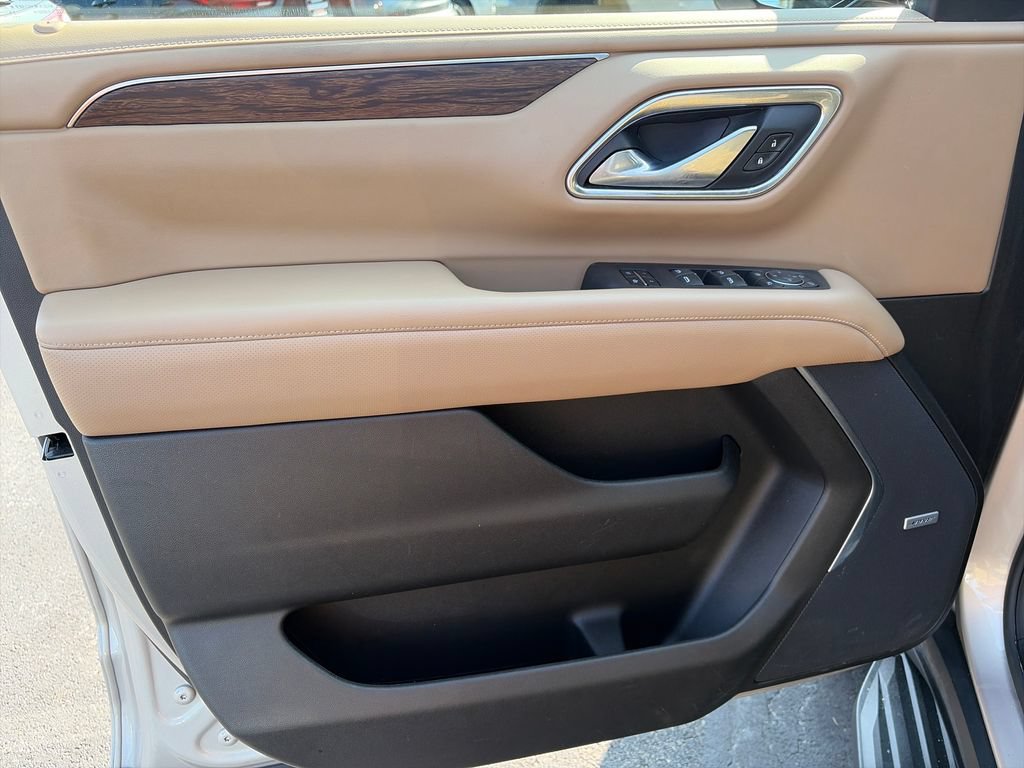 Used 2021 Chevrolet Suburban Premier AWD/4WD image 19