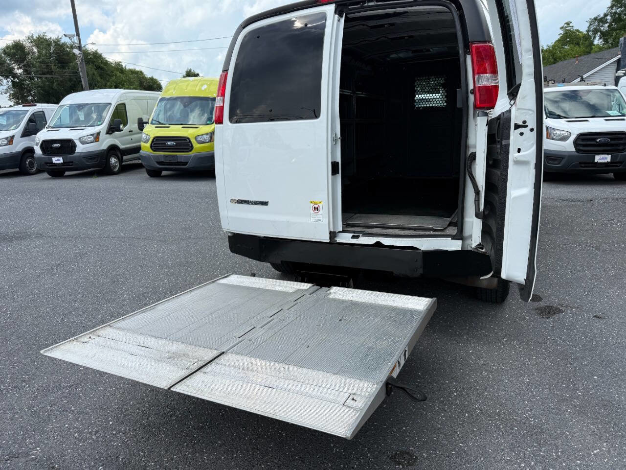 Used 2019 Chevrolet Express 3500 w/ Driver Convenience Package image 8
