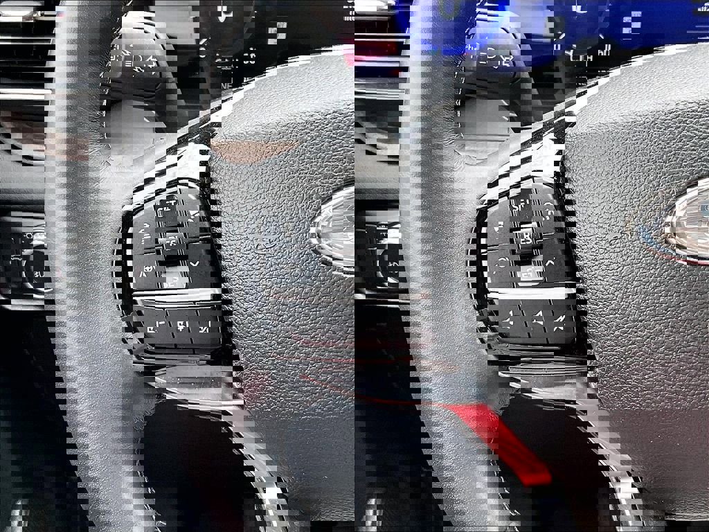 Used 2022 Ford Explorer Platinum w/ Equipment Group 601A AWD/4WD image 19