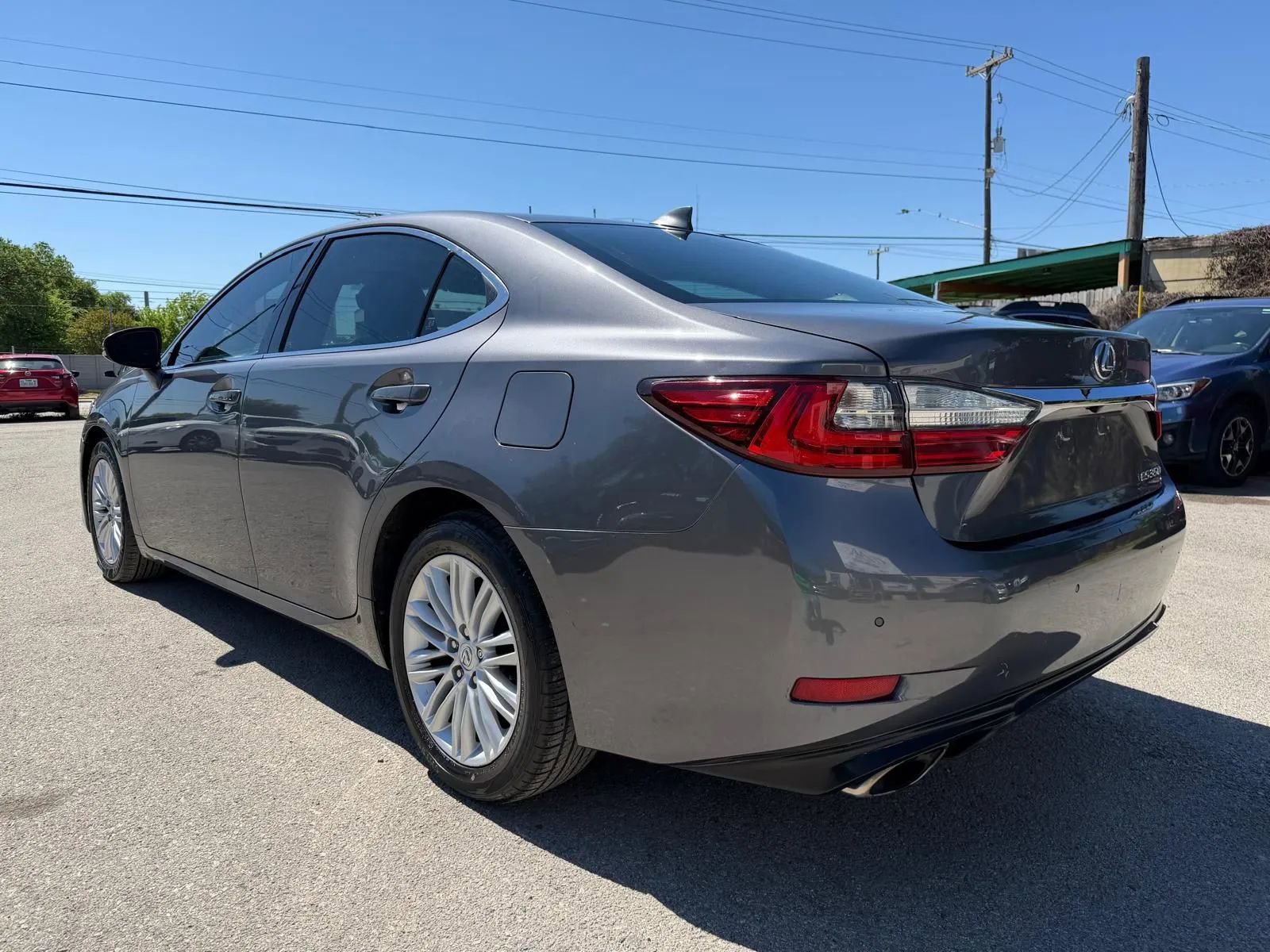 Used 2016 Lexus ES 350 w/ Premium Package w/Wood Trim FWD image 5