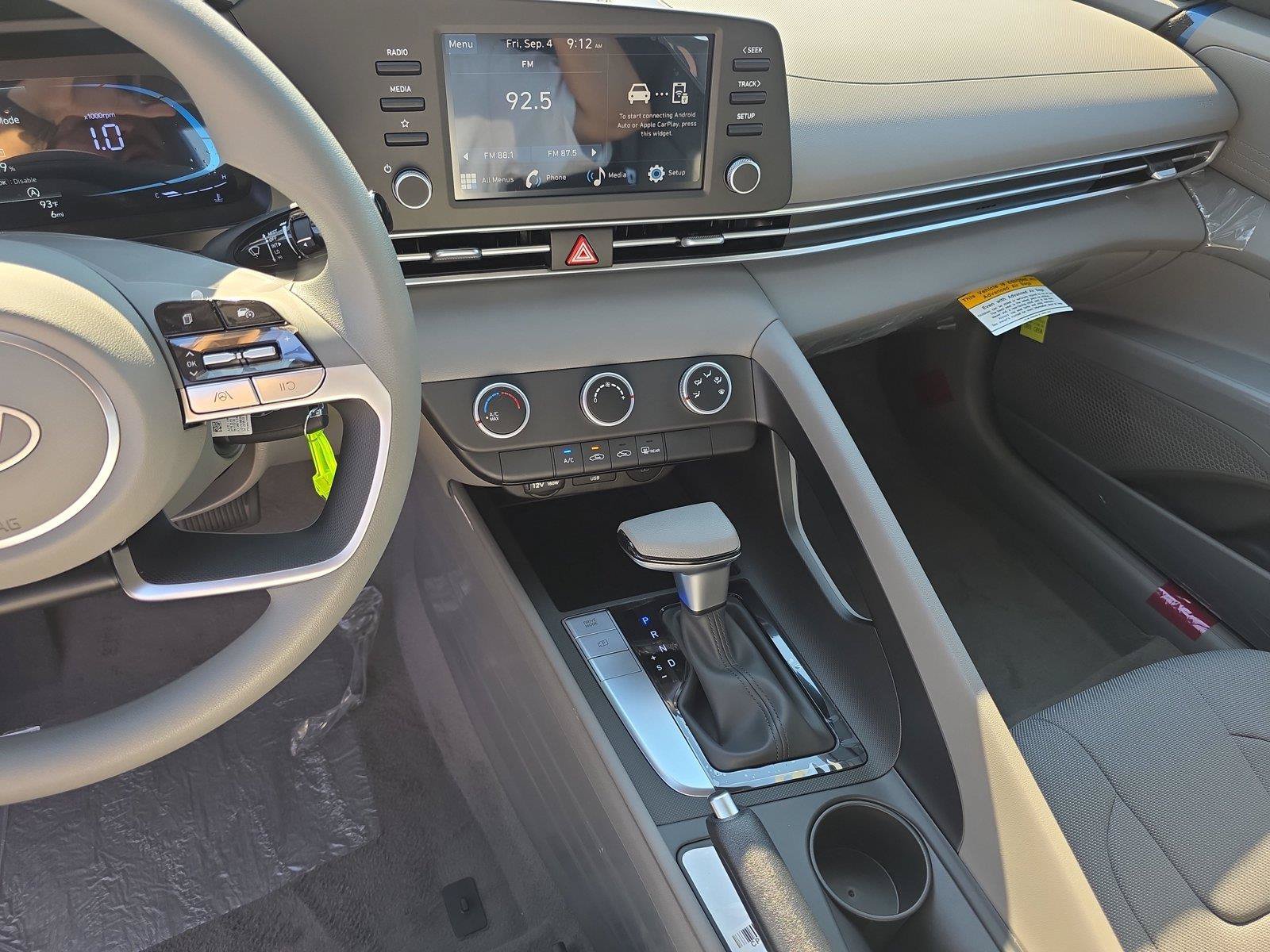 New 2026 Hyundai Elantra SE FWD image 19