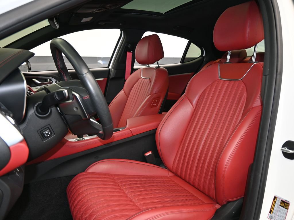 Used 2023 Genesis G70 3.3T w/ Sport Advanced Package image 10