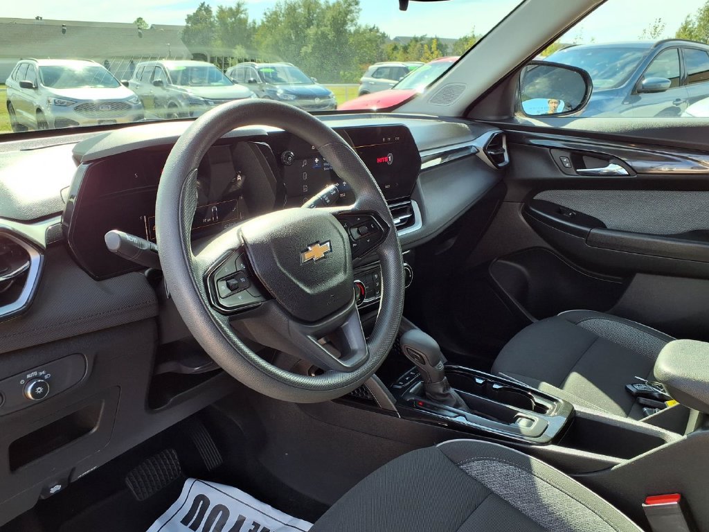 Used 2025 Chevrolet TrailBlazer LT AWD/4WD image 11