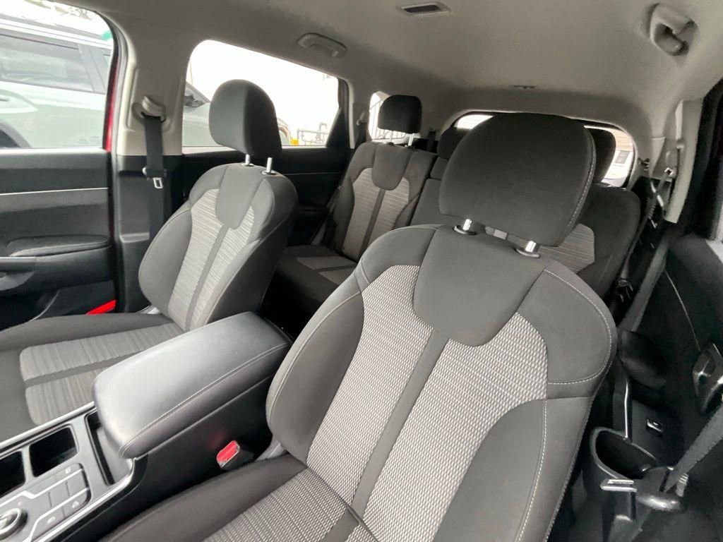 Used 2023 Kia Sorento LX image 13