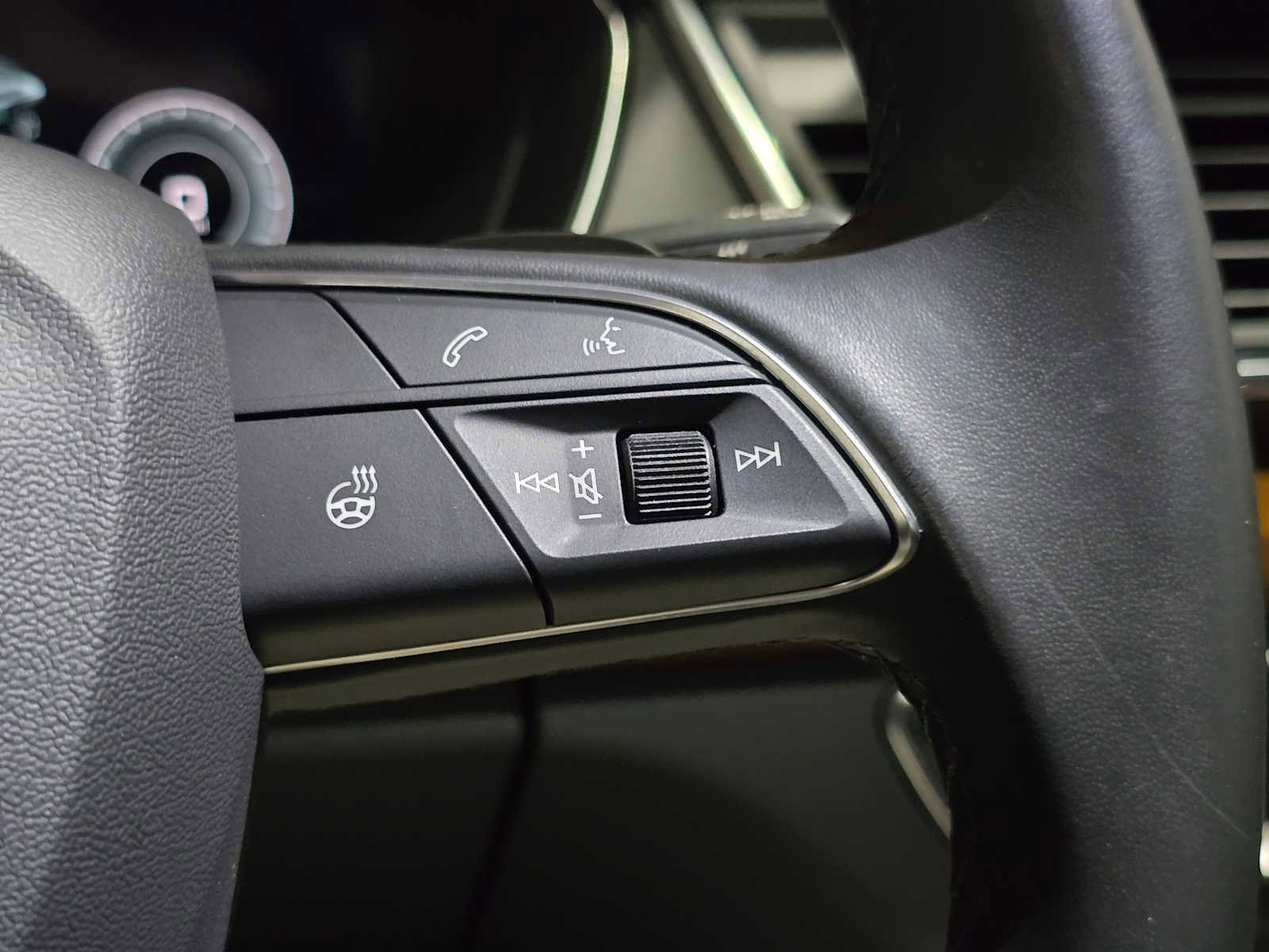 Used 2021 Audi Q5 e Prestige w/ Prestige Package image 37