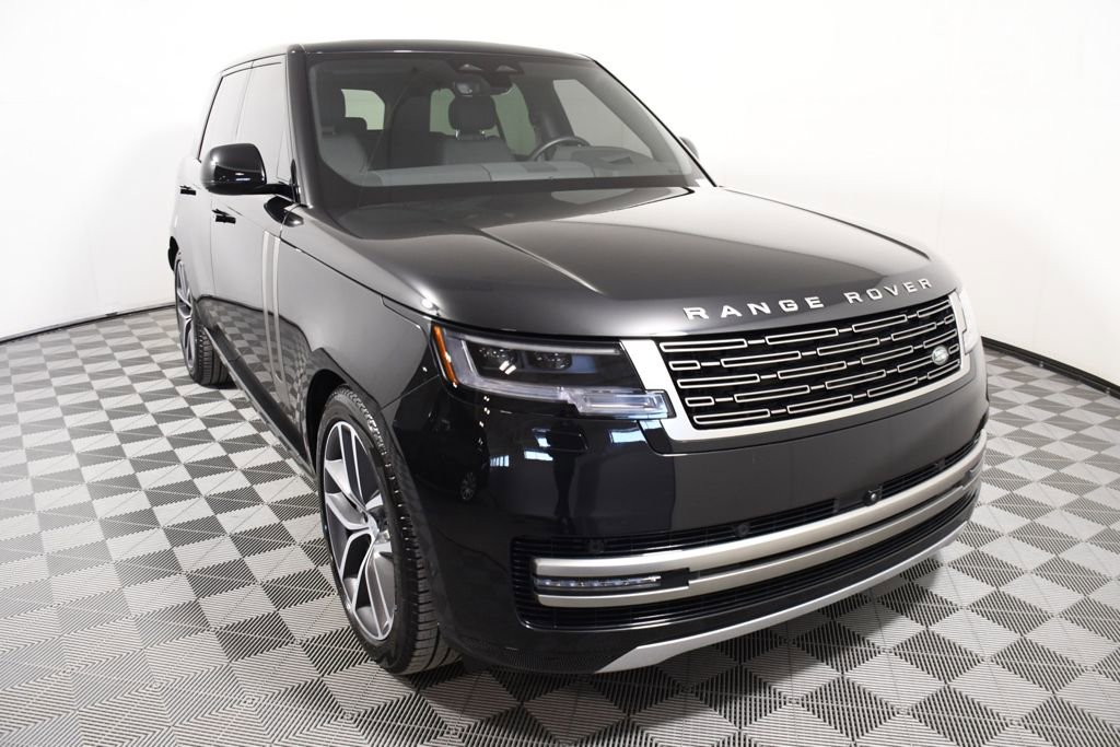 Certified 2025 Land Rover Range Rover SE image 9