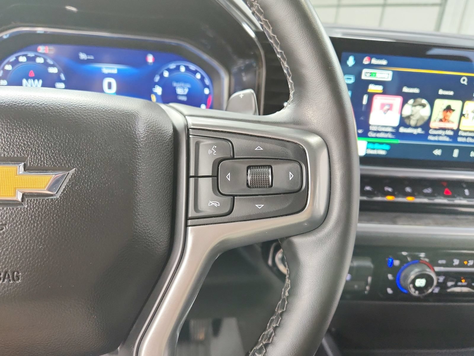 Used 2025 Chevrolet Silverado 1500 LTZ AWD/4WD image 24