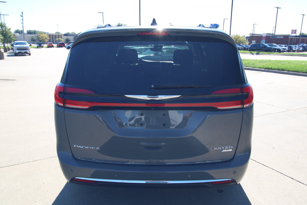 Used 2023 Chrysler Pacifica Limited w/ Uconnect Theater Family Group AWD/4WD image 18