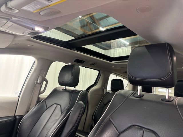 Used 2022 Chrysler Pacifica Limited image 6