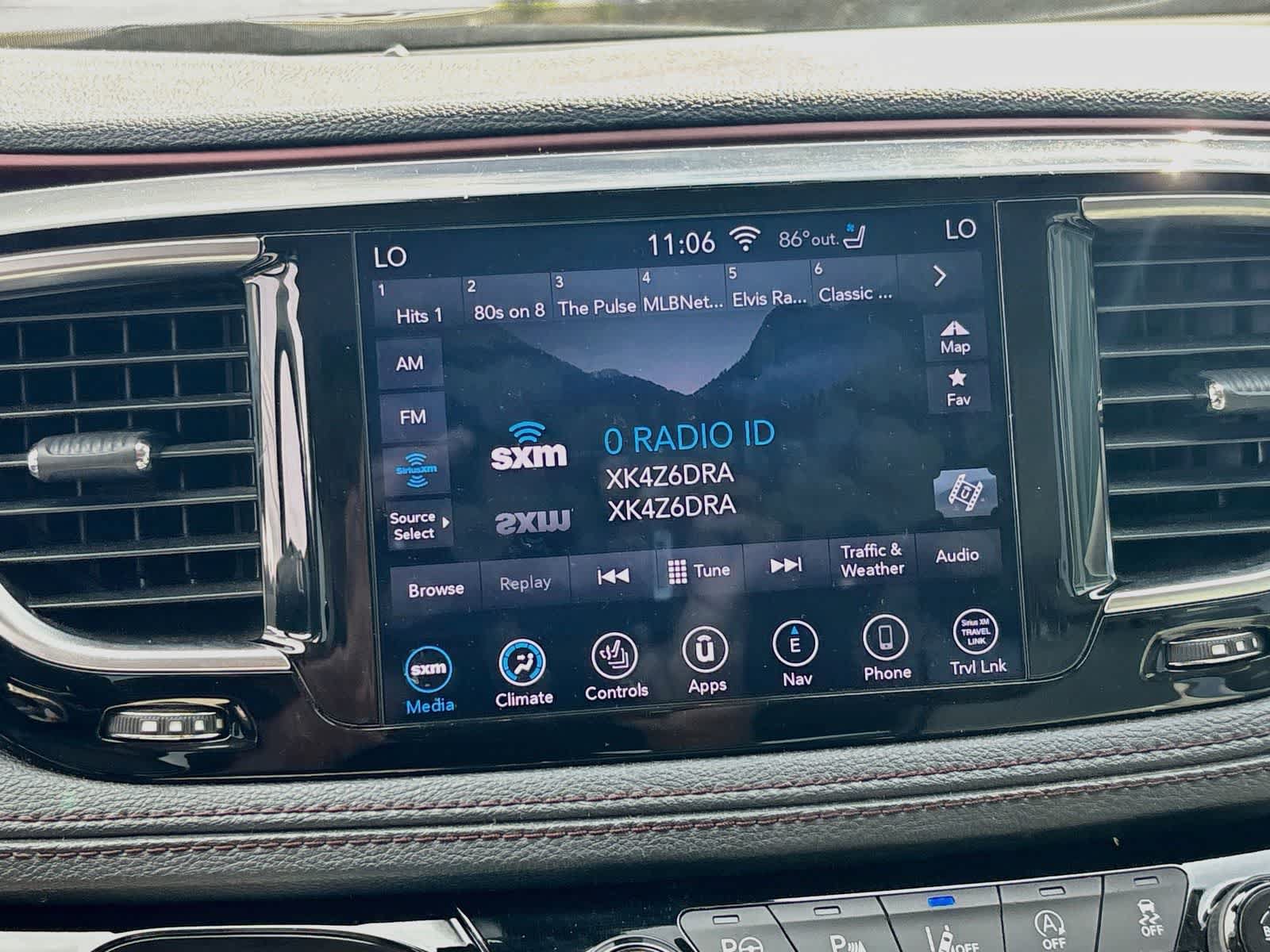 Used 2019 Chrysler Pacifica Limited w/ Tire & Wheel Group FWD image 15
