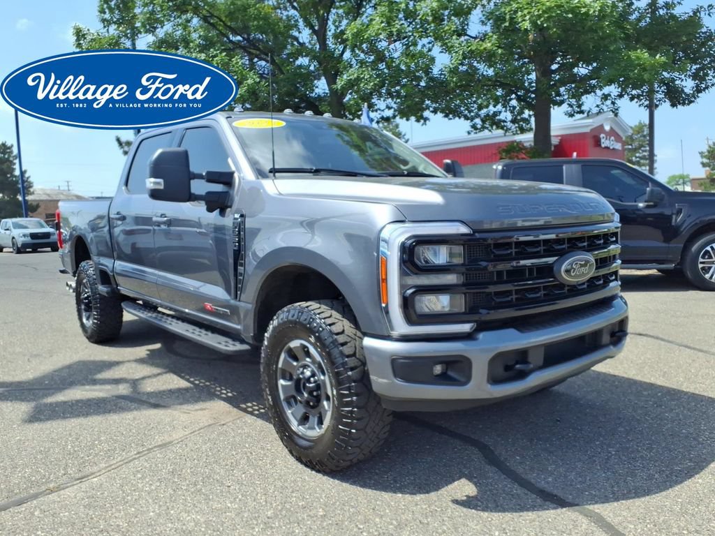 Used 2023 Ford F350 XLT w/ Black Appearance Package AWD/4WD image 4
