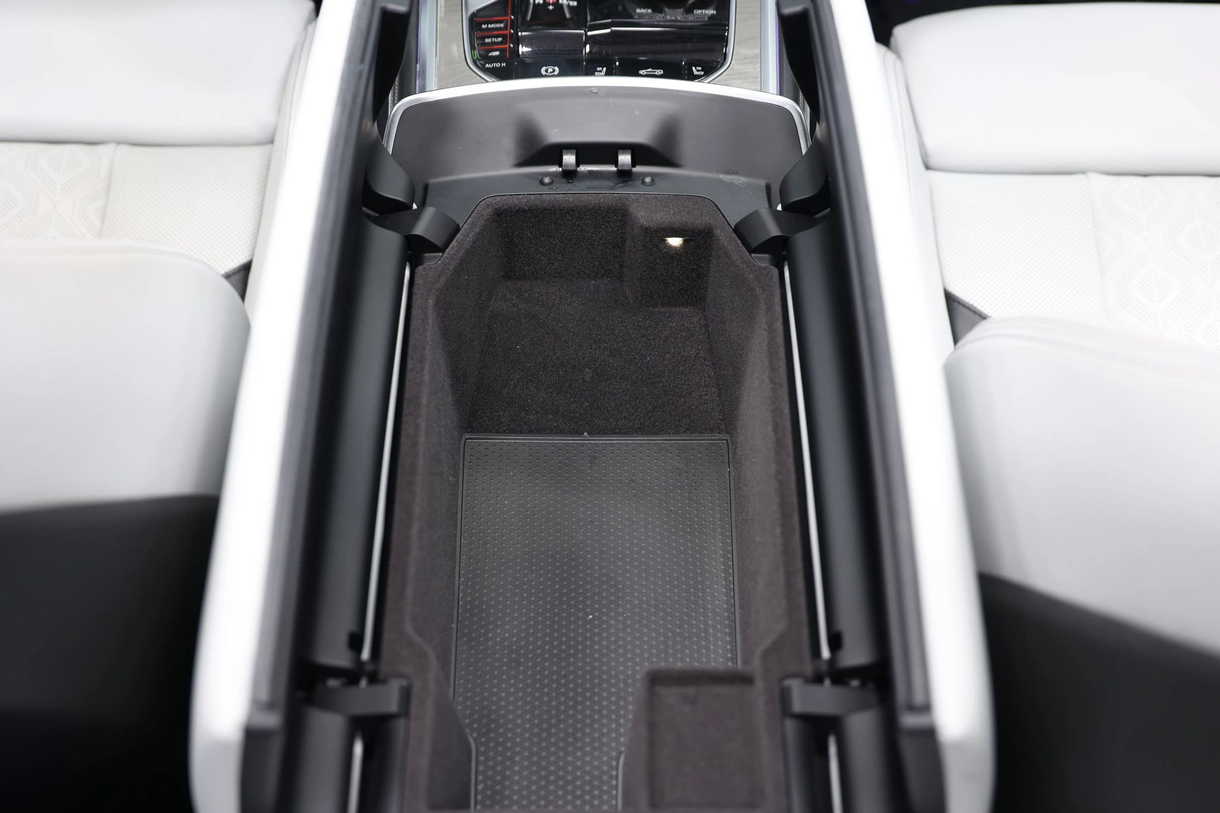 Used 2020 BMW M8 Convertible w/ M Carbon Exterior Package AWD/4WD image 48