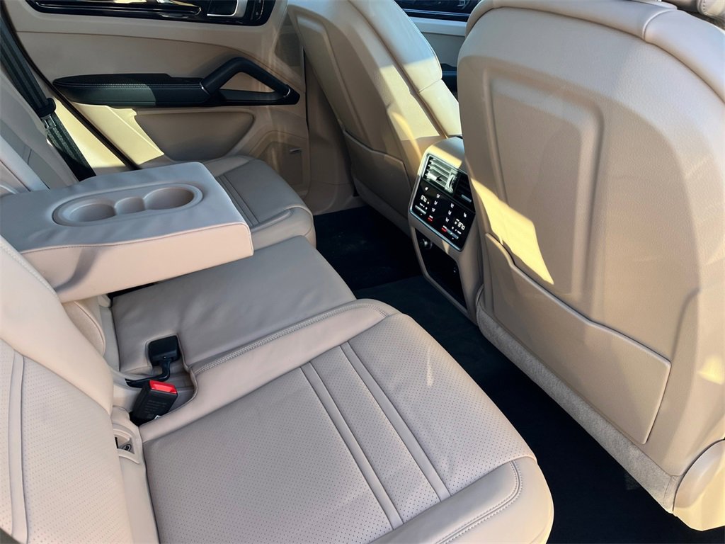 Used 2021 Porsche Cayenne S image 19