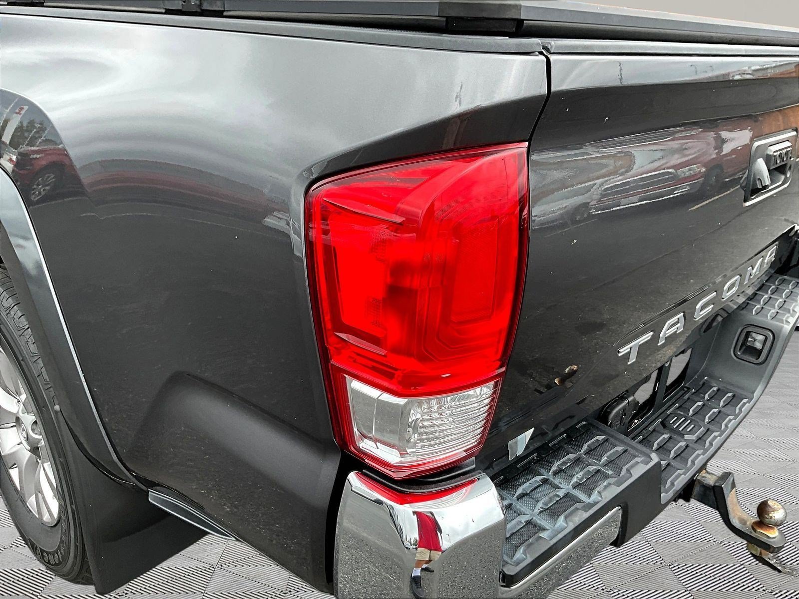 Used 2016 Toyota Tacoma SR5 w/ SR5 Appearance Package (SN) RWD image 23