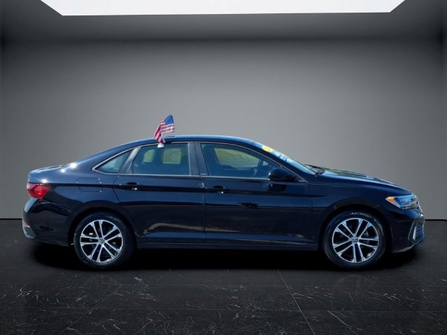 Used 2024 Volkswagen Jetta Sport FWD image 2