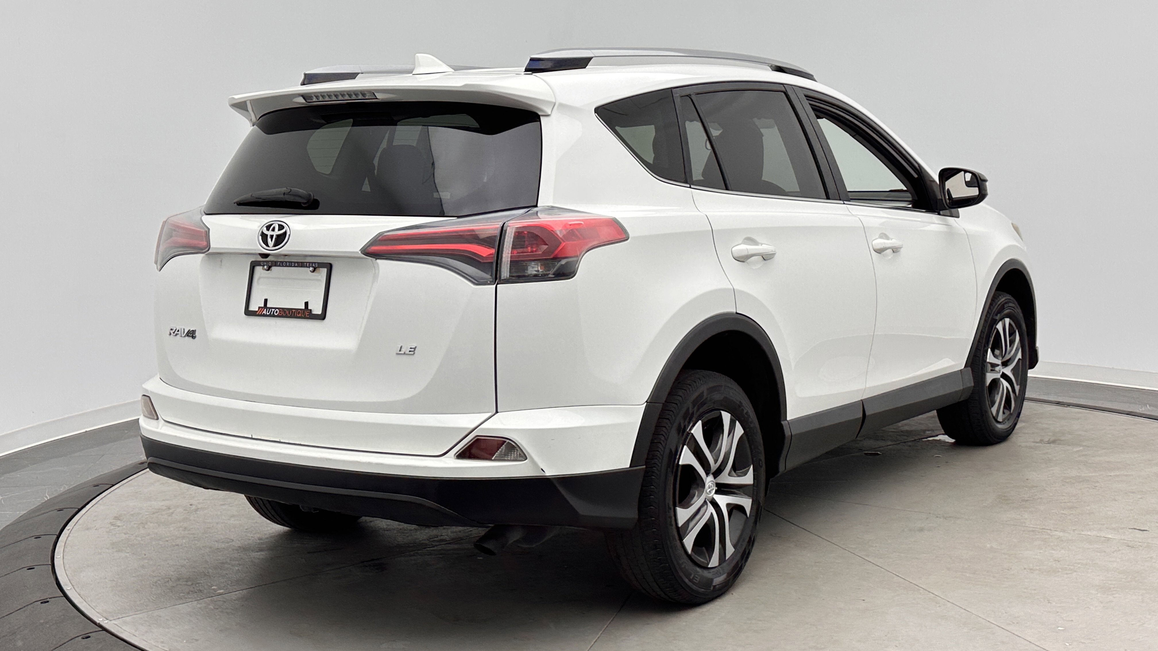 Used 2017 Toyota RAV4 LE FWD image 7