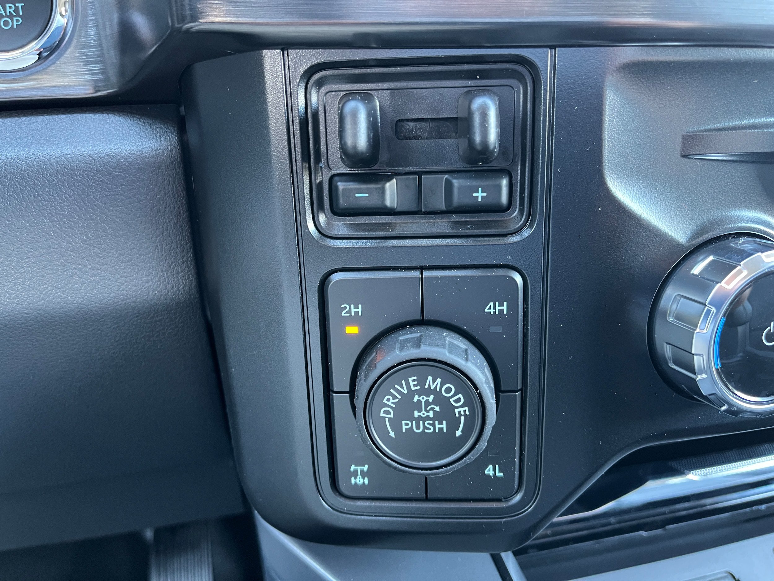New 2026 Ford F350 Lariat w/ Tremor Off-Road Package AWD/4WD image 27