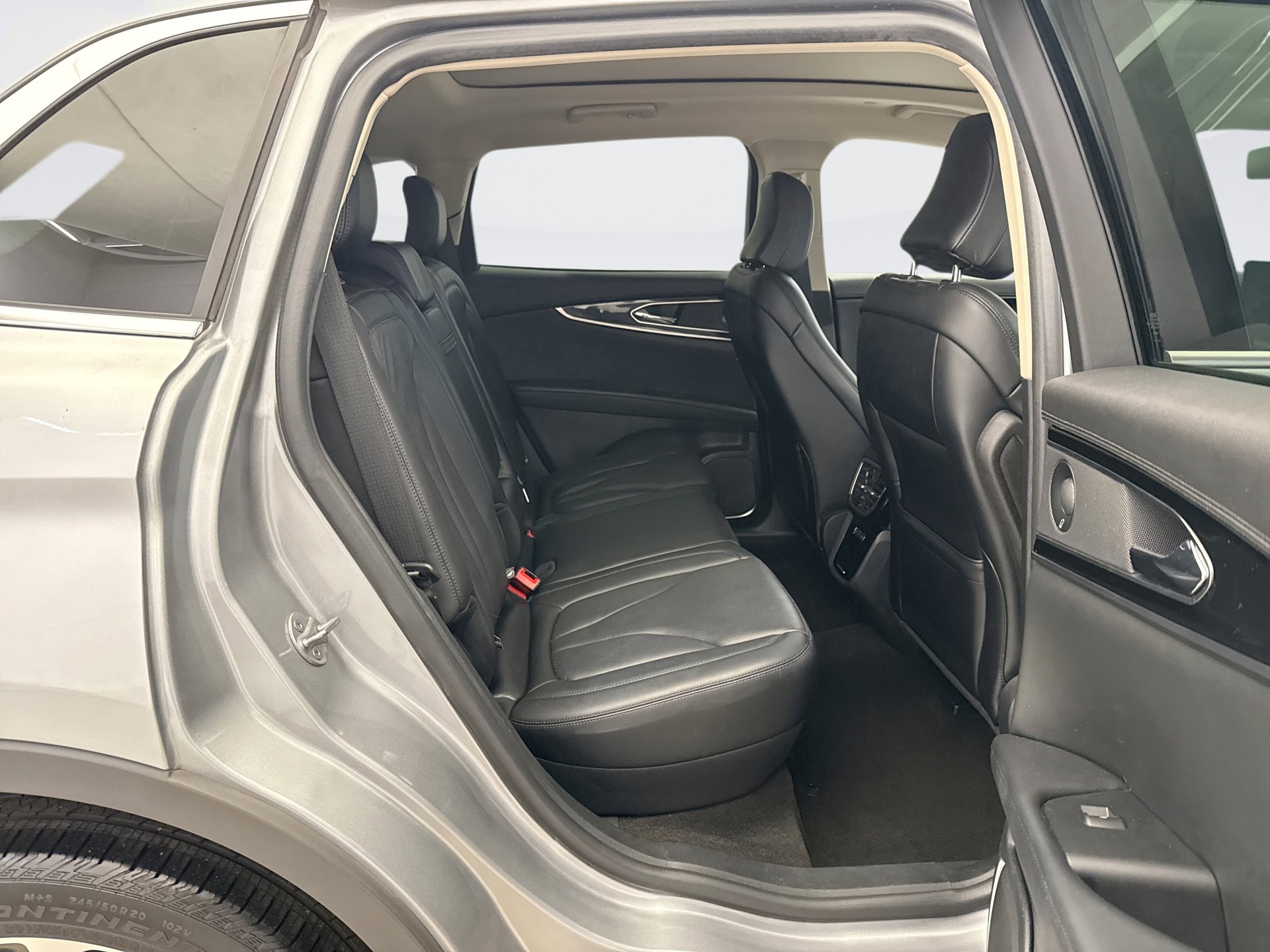 Used 2021 Lincoln Nautilus Reserve image 18