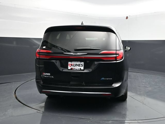 Used 2024 Chrysler Pacifica Limited FWD image 8
