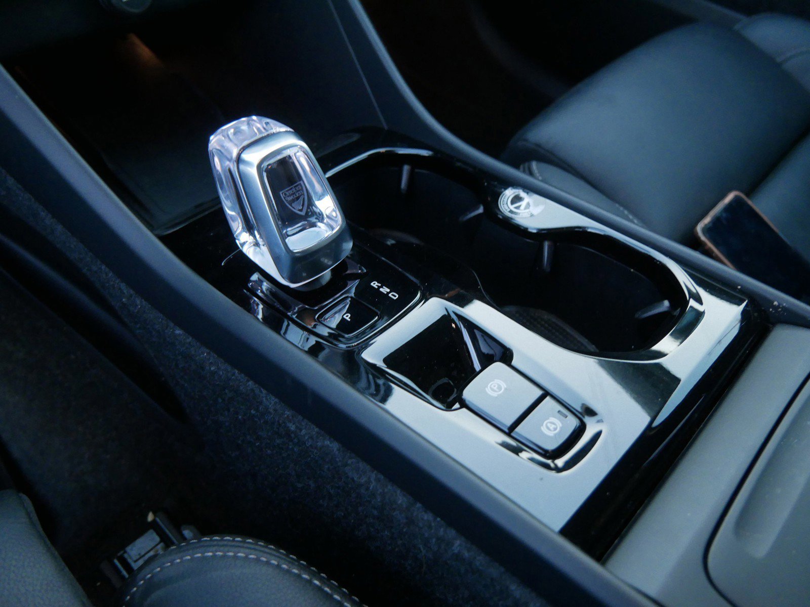 Used 2025 Volvo XC40 B5 Plus image 21