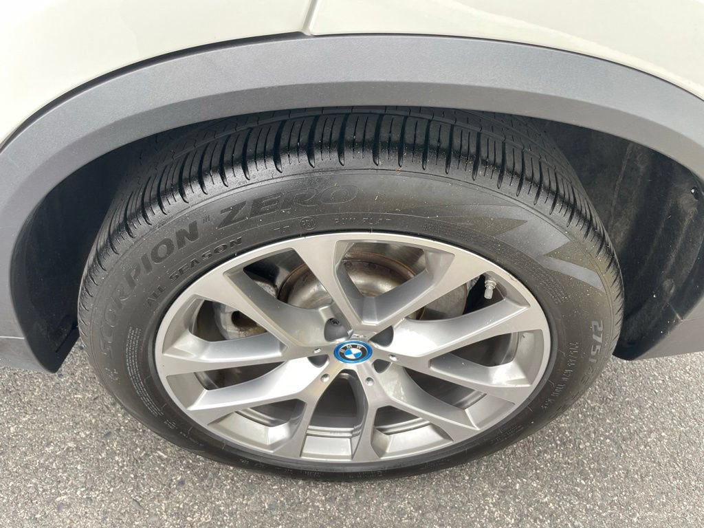 Used 2025 BMW X5 xDrive50e AWD/4WD image 12
