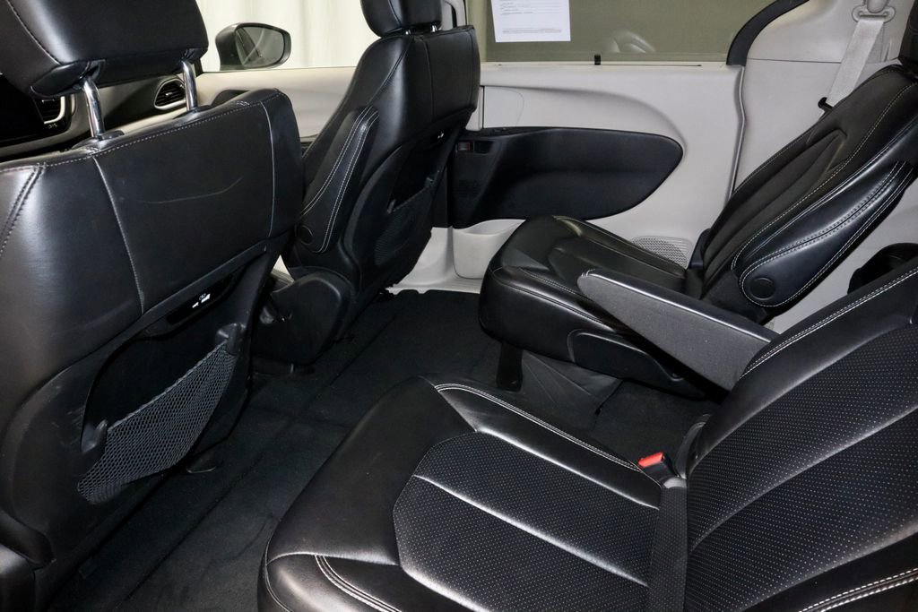 Used 2023 Chrysler Pacifica Touring-L FWD image 22