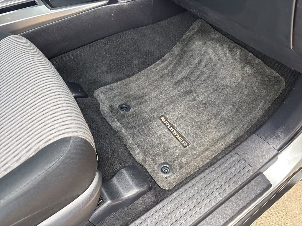 Used 2015 Toyota 4Runner image 28