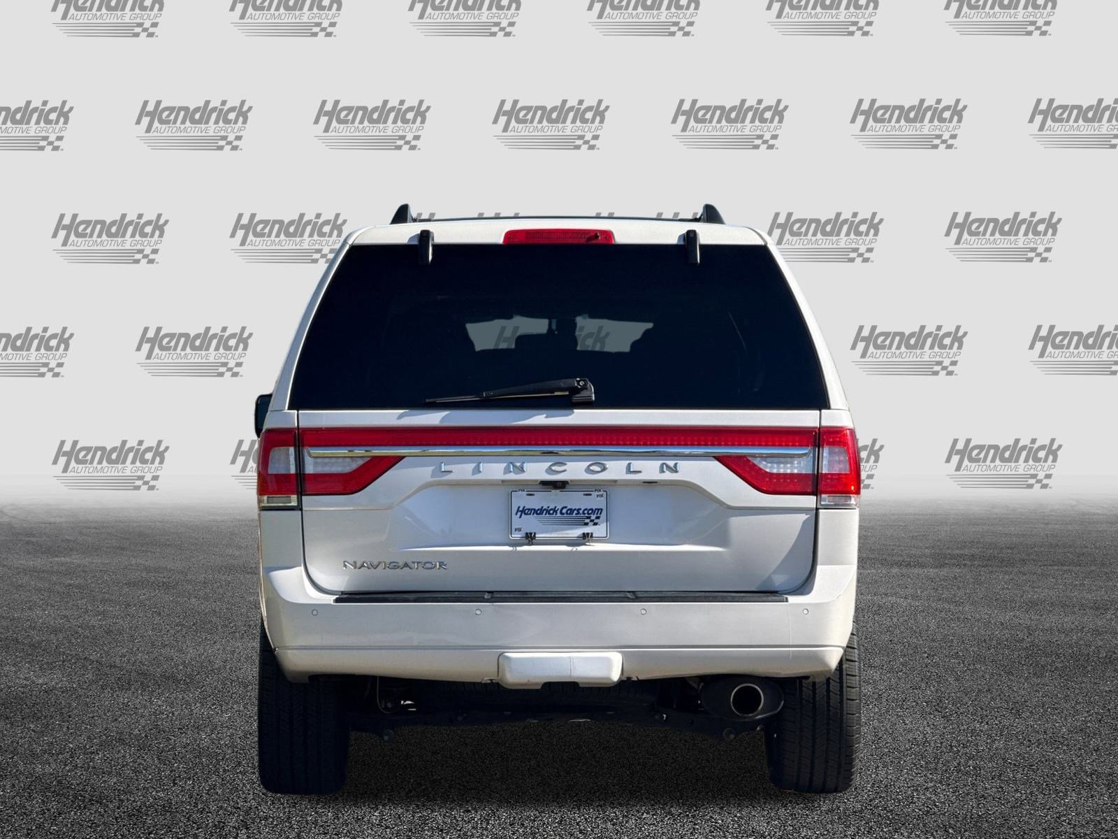 Used 2017 Lincoln Navigator Select image 6