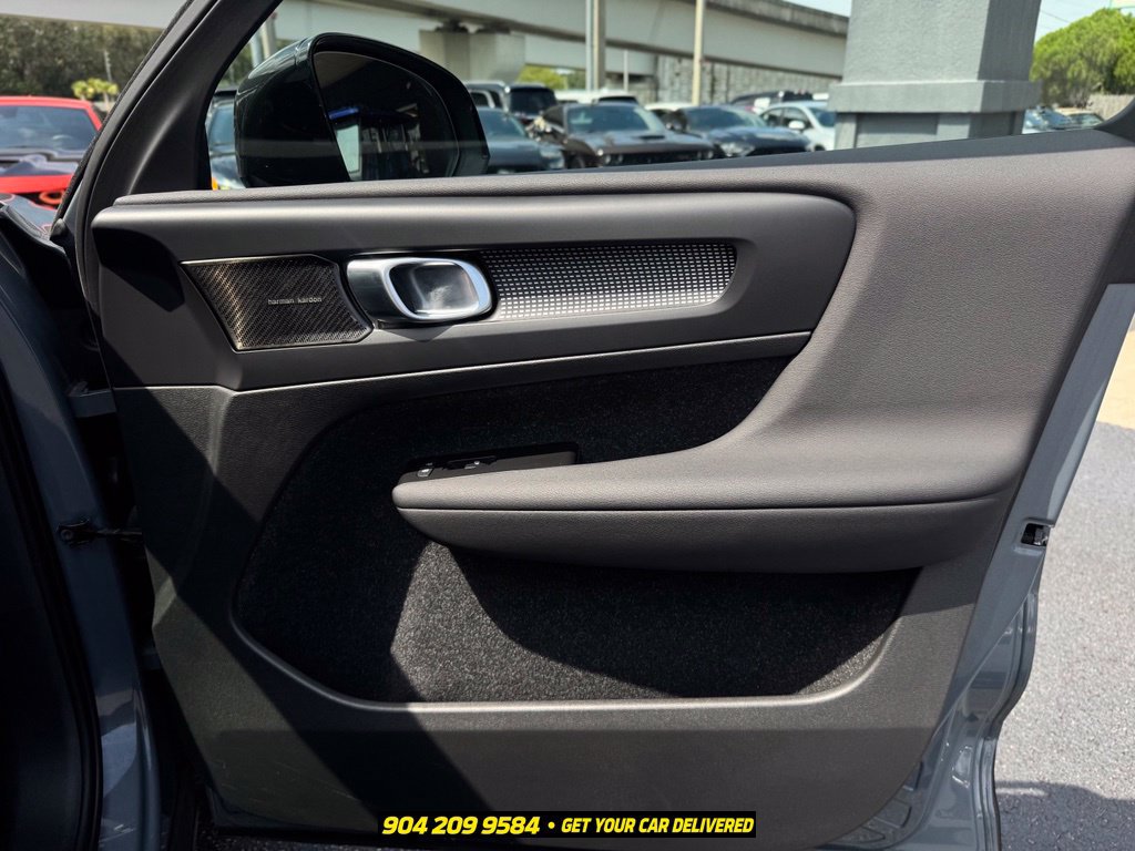 Used 2022 Volvo XC40 T5 R-Design w/ Climate Package AWD/4WD image 35