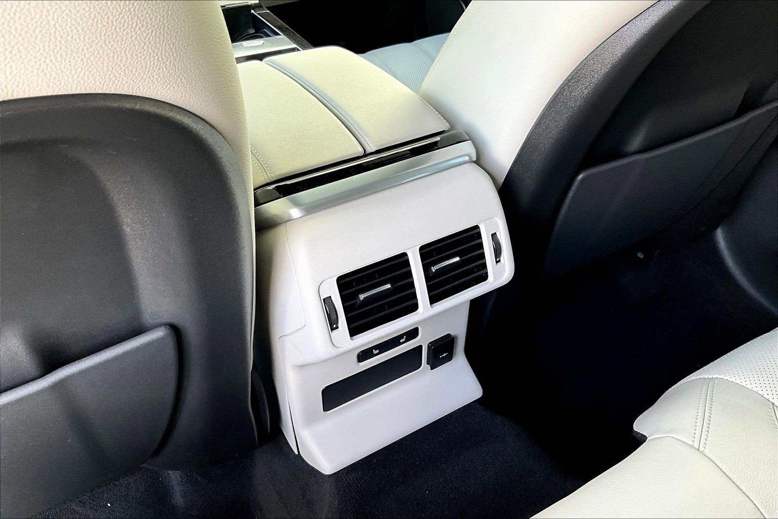 Used 2023 Land Rover Range Rover Velar R-Dynamic S image 33