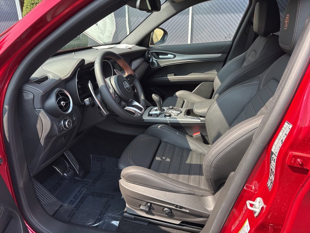 New 2025 Alfa Romeo Stelvio Sprint image 11