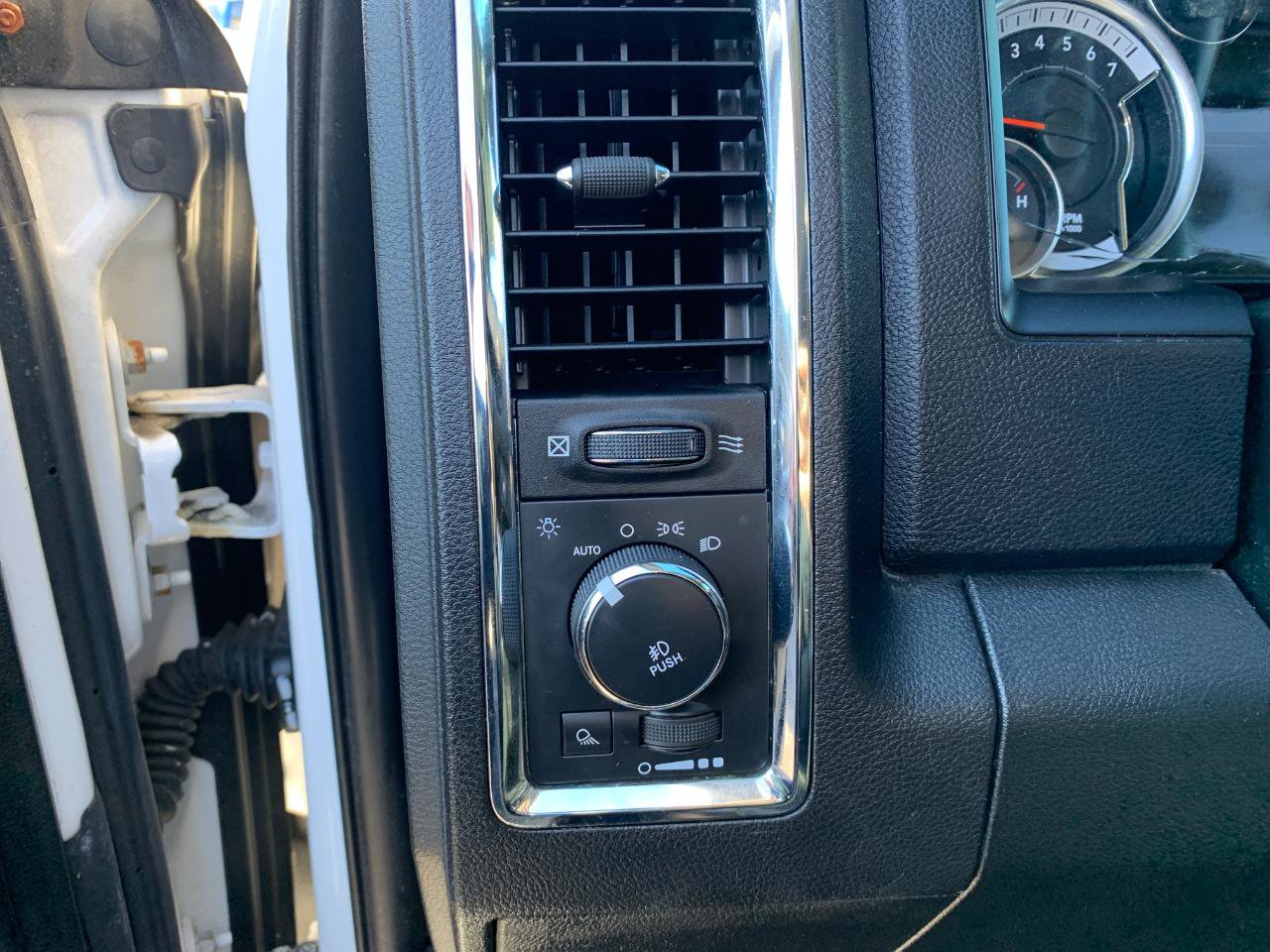 Used 2017 RAM 1500 Laramie w/ Convenience Group image 12