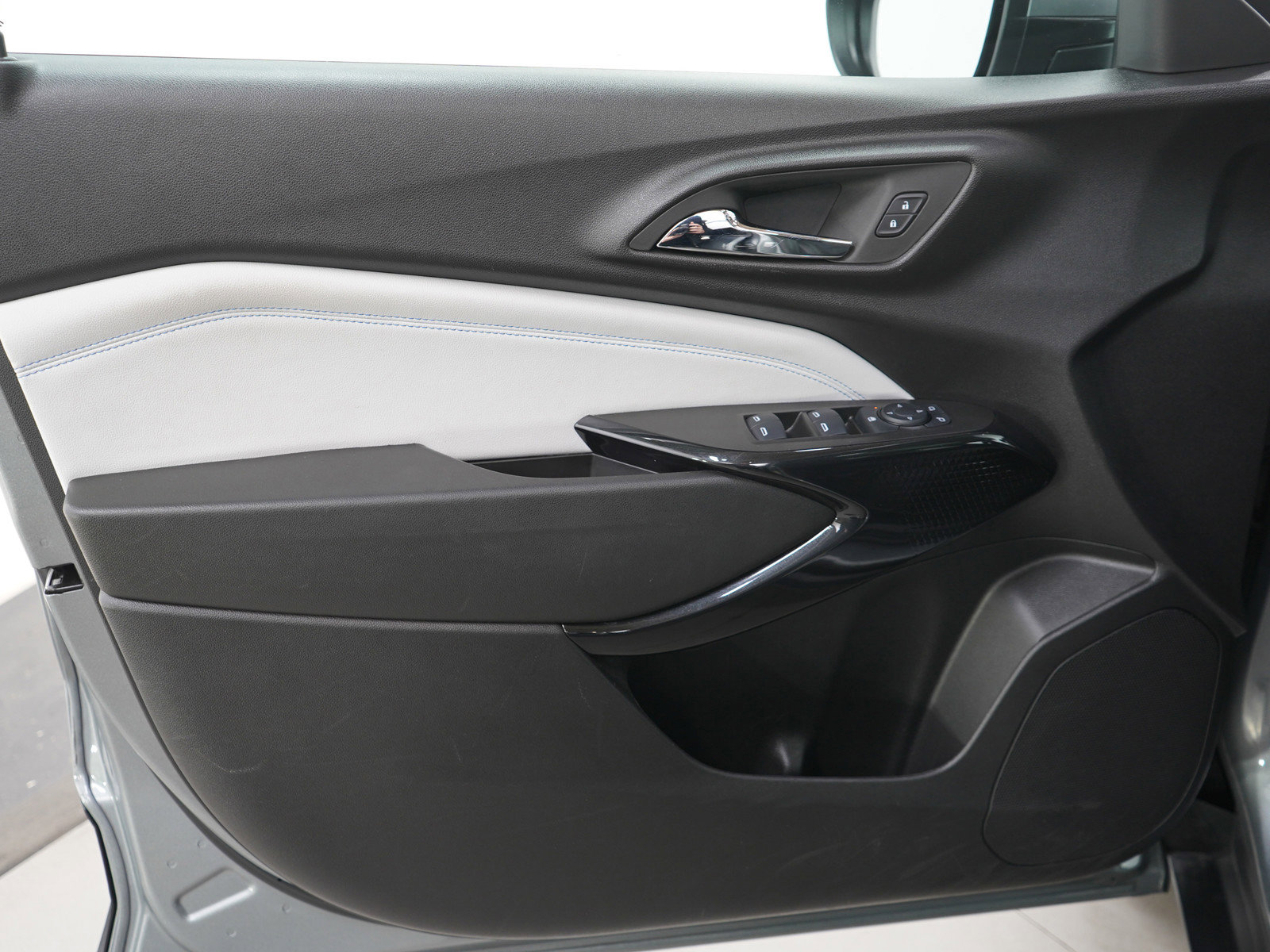 Used 2024 Chevrolet Trax LT w/ Sunroof Package image 20