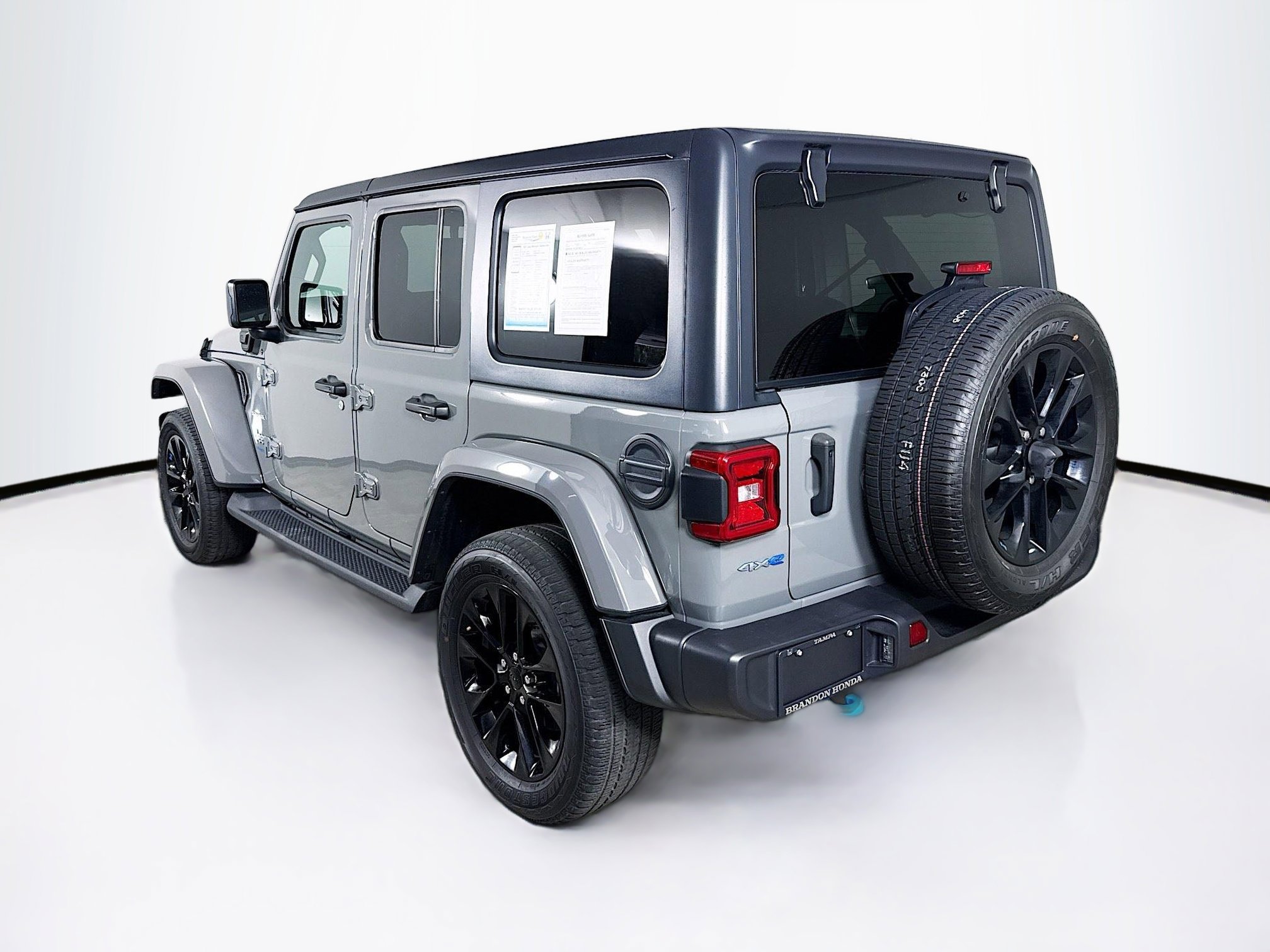 Used 2023 Jeep Wrangler Unlimited Sahara w/ Cold Weather Group image 13
